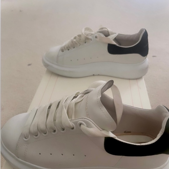 Alexander Mcqueen - Picture 3 of 4